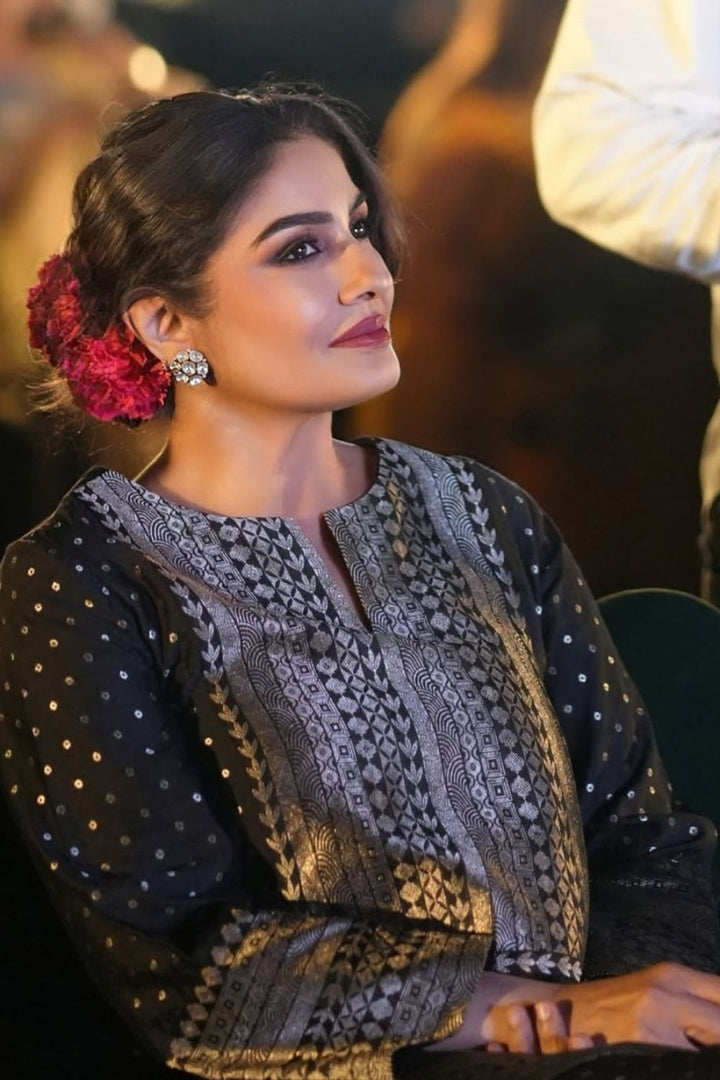 Raveena Tandon In Our Sitara-Dotted Silk Kurta Set (Black)