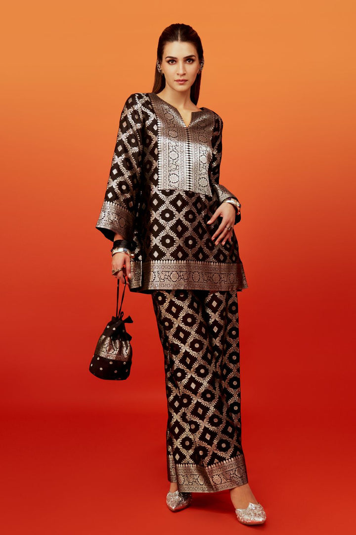 Kriti Sanon In Our Heera Brocade Jaal Kurta With Pants - Black