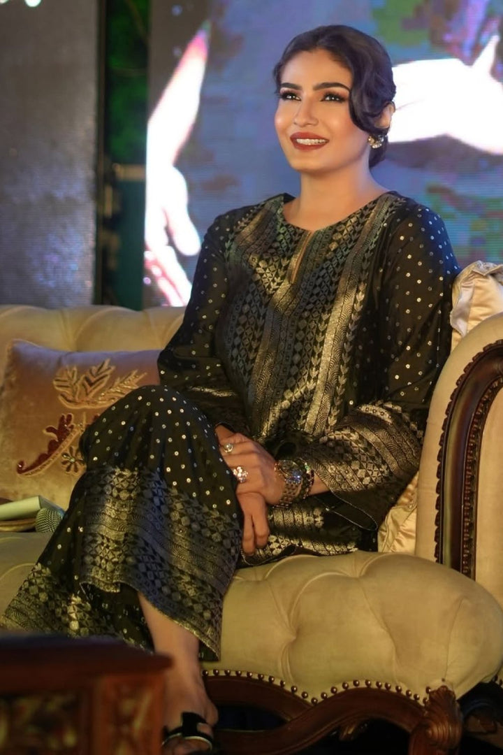 Raveena Tandon In Our Sitara-Dotted Silk Kurta Set (Black)