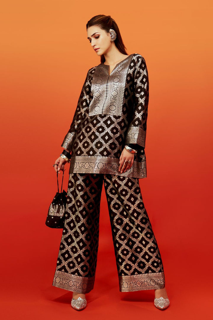 Kriti Sanon In Our Heera Brocade Jaal Kurta With Pants - Black