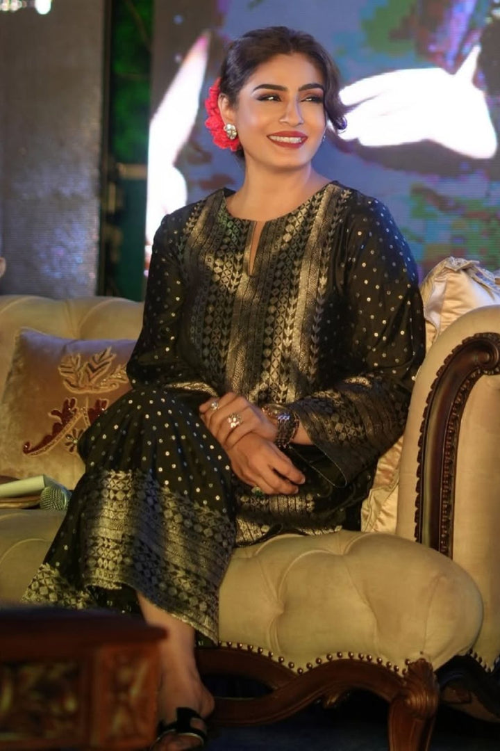 Raveena Tandon In Our Sitara-Dotted Silk Kurta Set (Black)