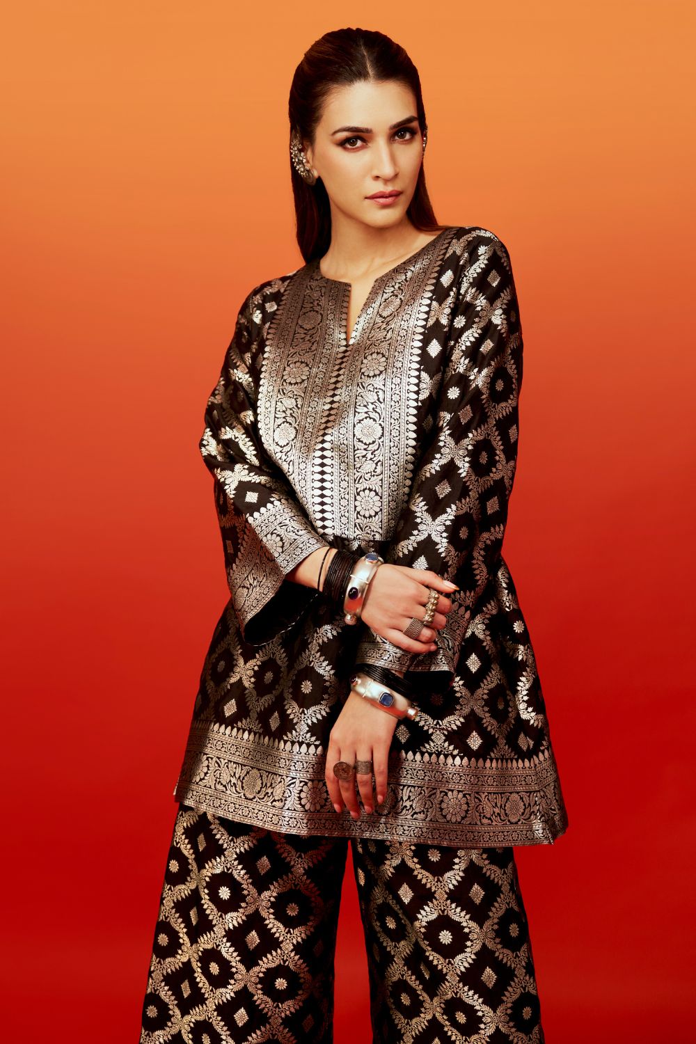 Kriti Sanon In Our Heera Brocade Jaal Kurta With Pants - Black