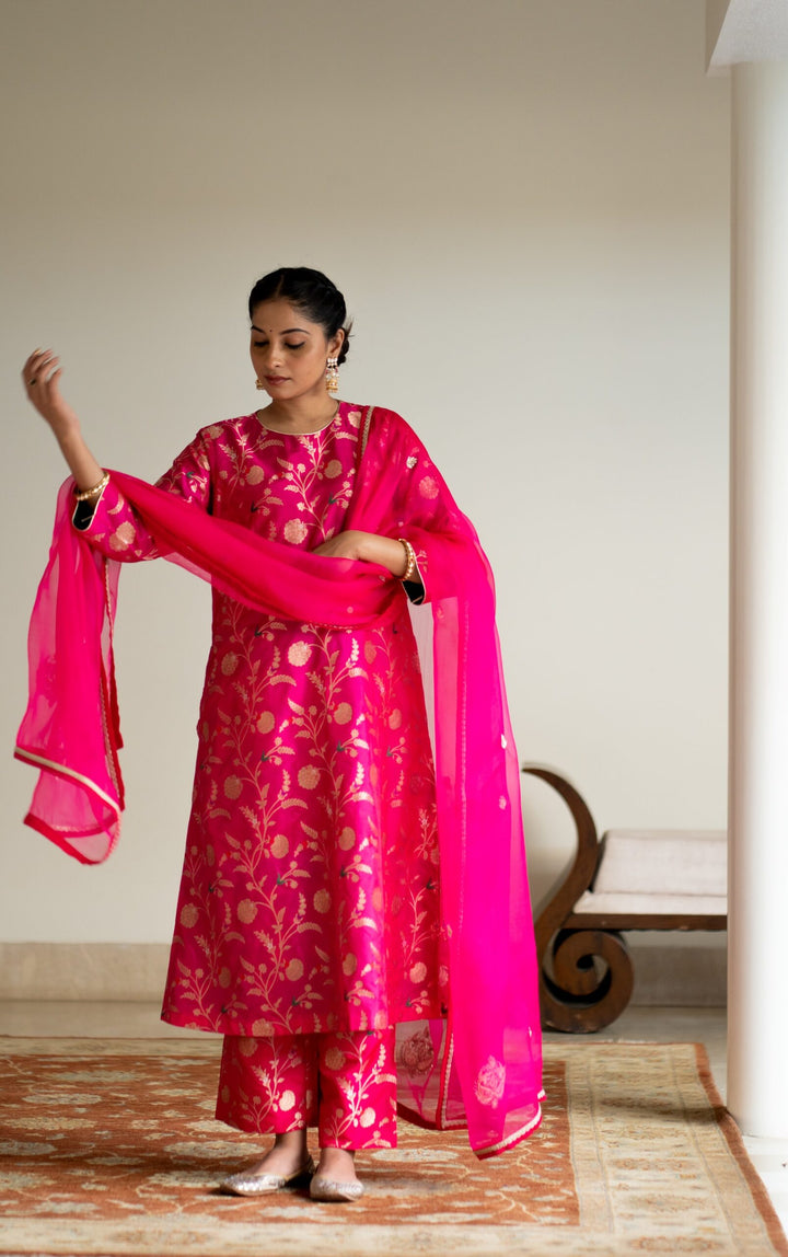 Pink Dainty Floral Jaal Brocade Kurta Set