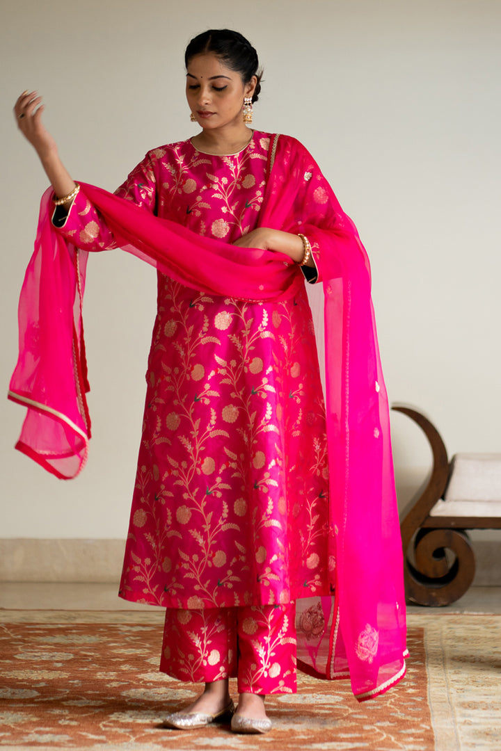 Pink Dainty Floral Jaal Brocade Kurta Set
