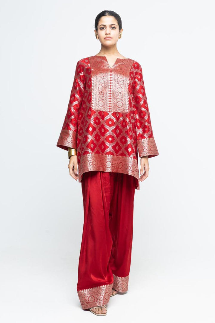 Seerat Brocade Jaal Silk Kurta With Farshi Set - Red