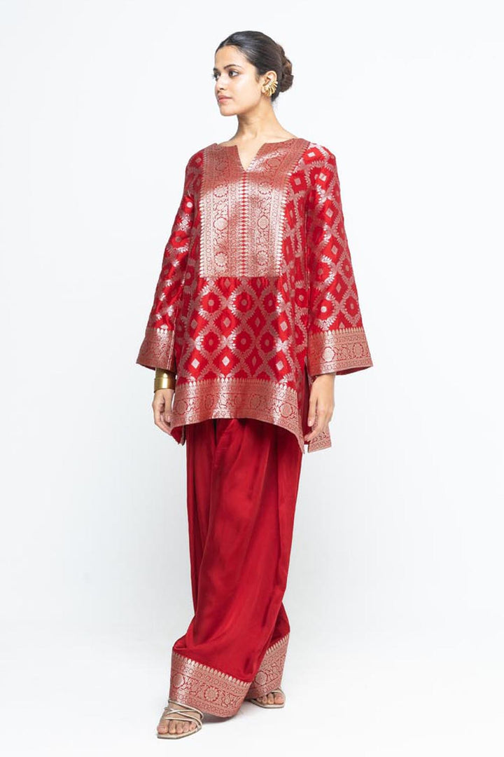 Seerat Brocade Jaal Silk Kurta With Farshi Set - Red
