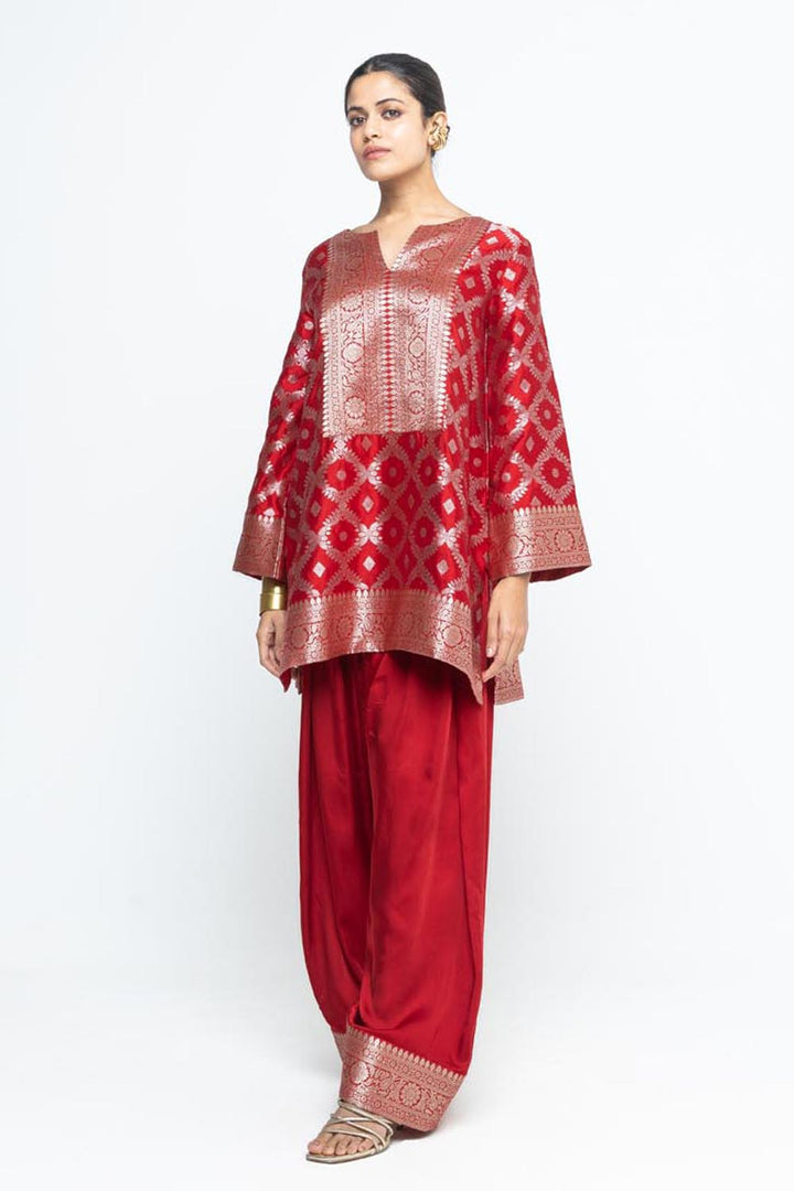 Seerat Brocade Jaal Silk Kurta With Farshi Set - Red