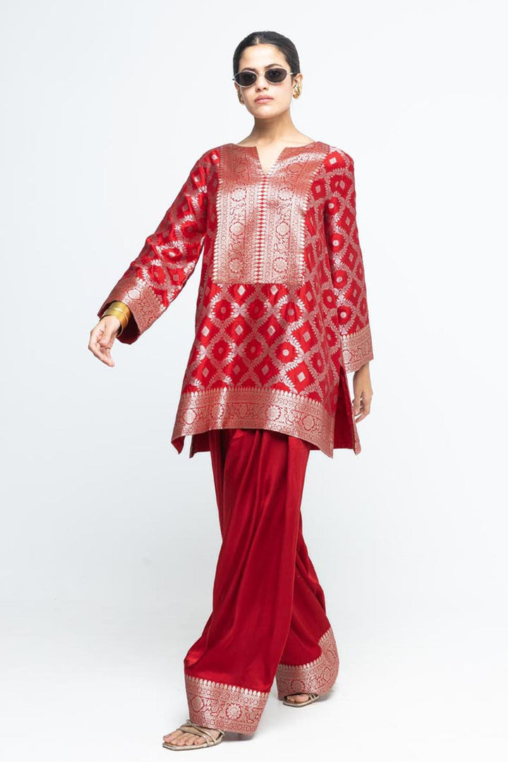 Seerat Brocade Jaal Silk Kurta With Farshi Set - Red