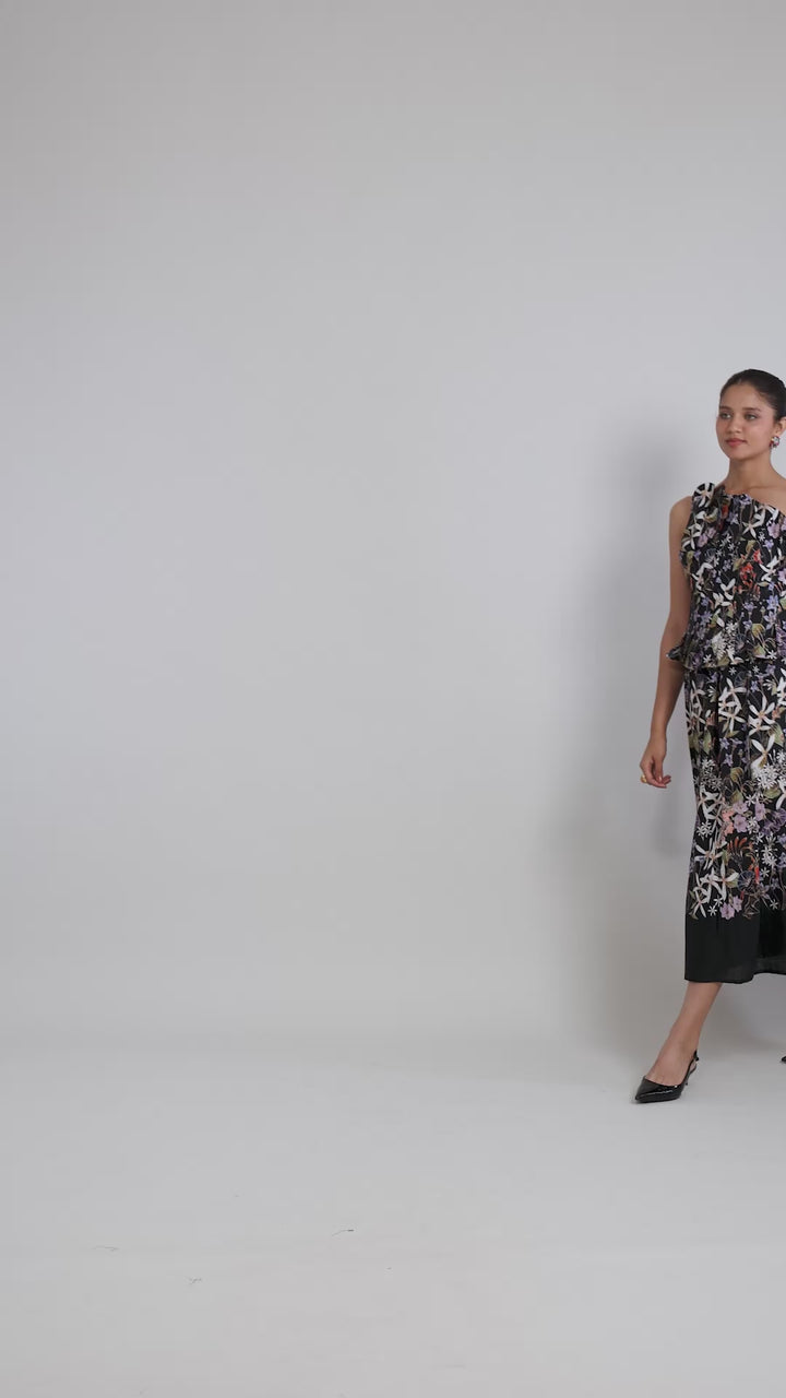 Himani Shah In Our Eliza Fanfare Set